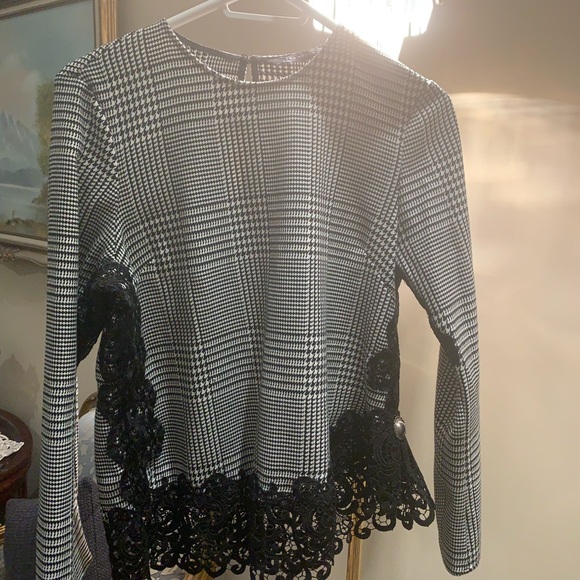 Zara top black in white with black embroidery. Excellent condition - Picture 6 of 8